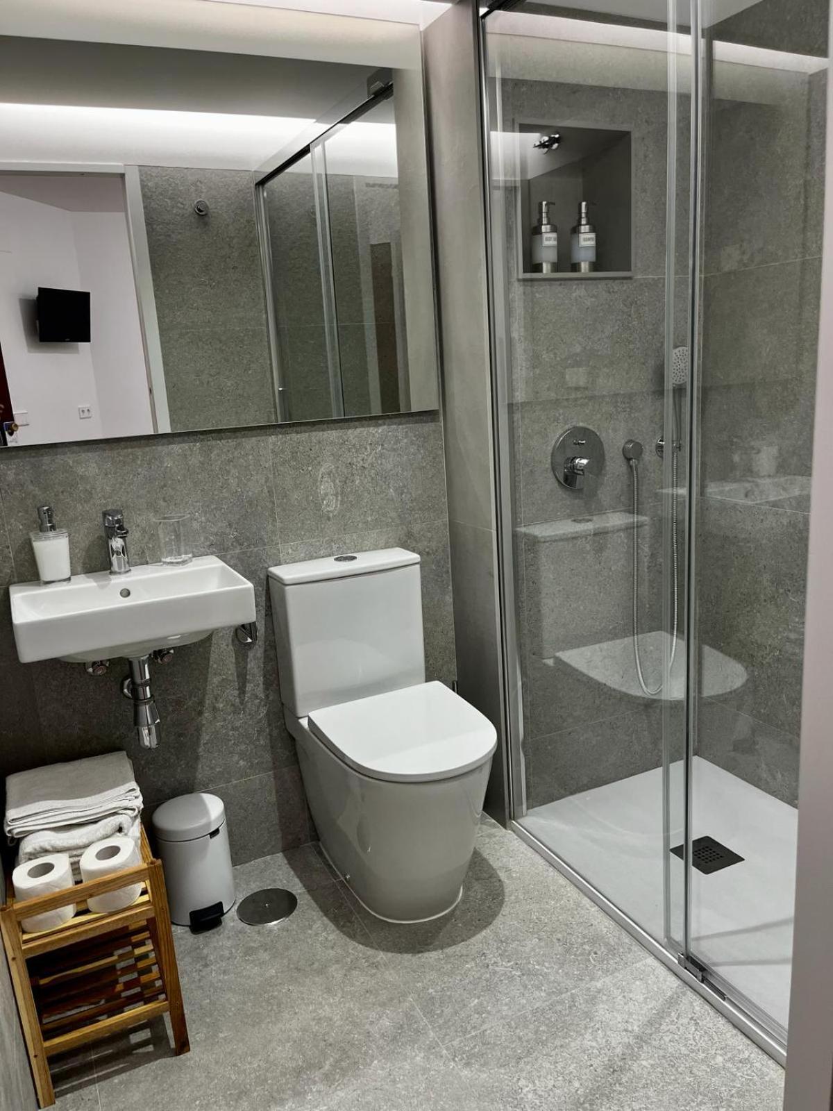 Hostal Charo II سانتياغو دي كومبوستيلا المظهر الخارجي الصورة