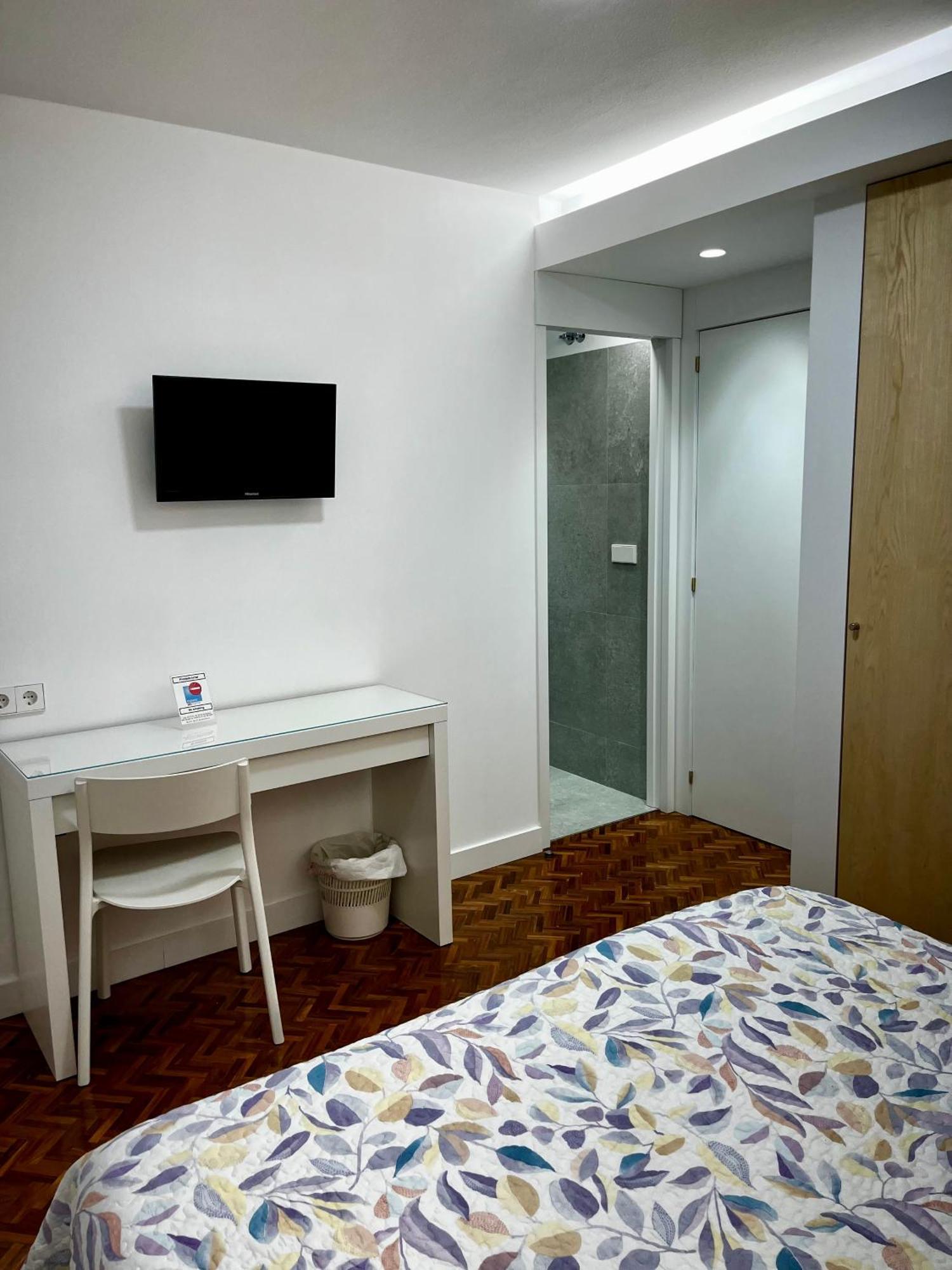 Hostal Charo II سانتياغو دي كومبوستيلا المظهر الخارجي الصورة